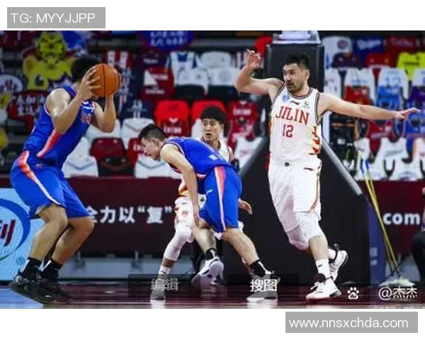 上海篮球队在总决赛积分榜上以77分稳居第一名展现强劲实力